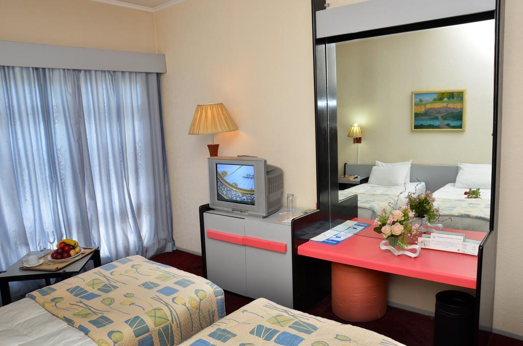 Hotel Ak-Keme Bischkek Zimmer foto