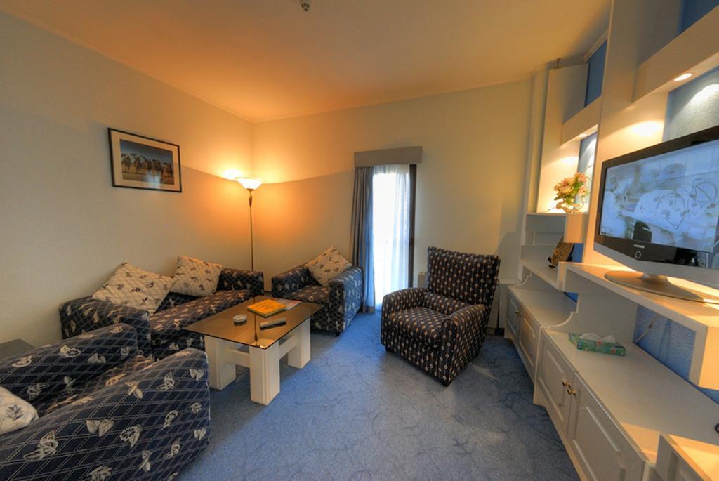 Hotel Ak-Keme Bischkek Zimmer foto